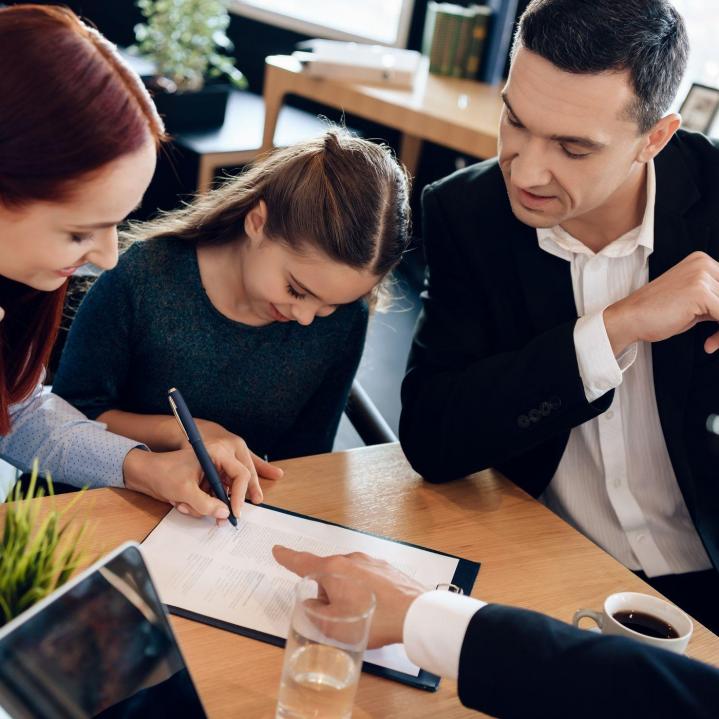 Maître Charlotte BENOIST dispose des qualifications requises pour exercer son métier.